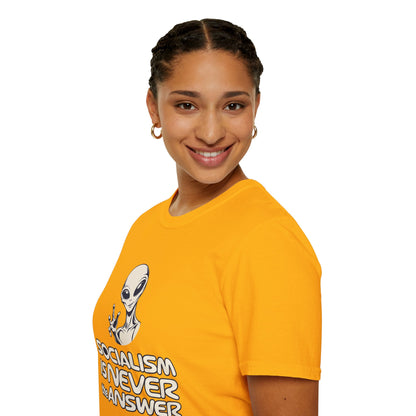 Friendly Alien - Short Sleeve T-Shirt - Unisex